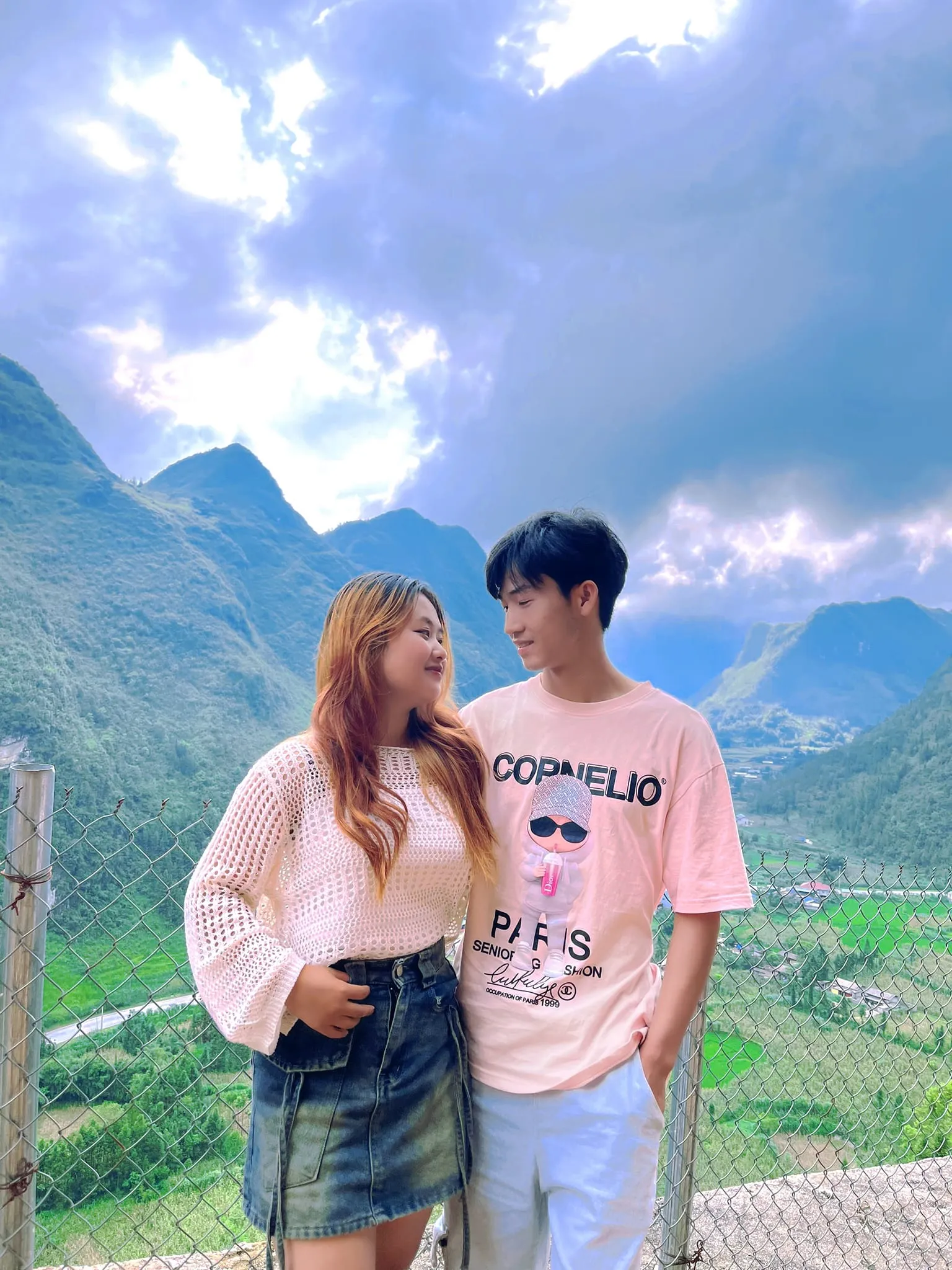 xon-xao-hinh-cuoi-cua-phung-phinh-ha-giang-ben-chong-hon-6-tuoi-4