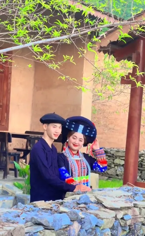 xon-xao-hinh-cuoi-cua-phung-phinh-ha-giang-ben-chong-hon-6-tuoi-5