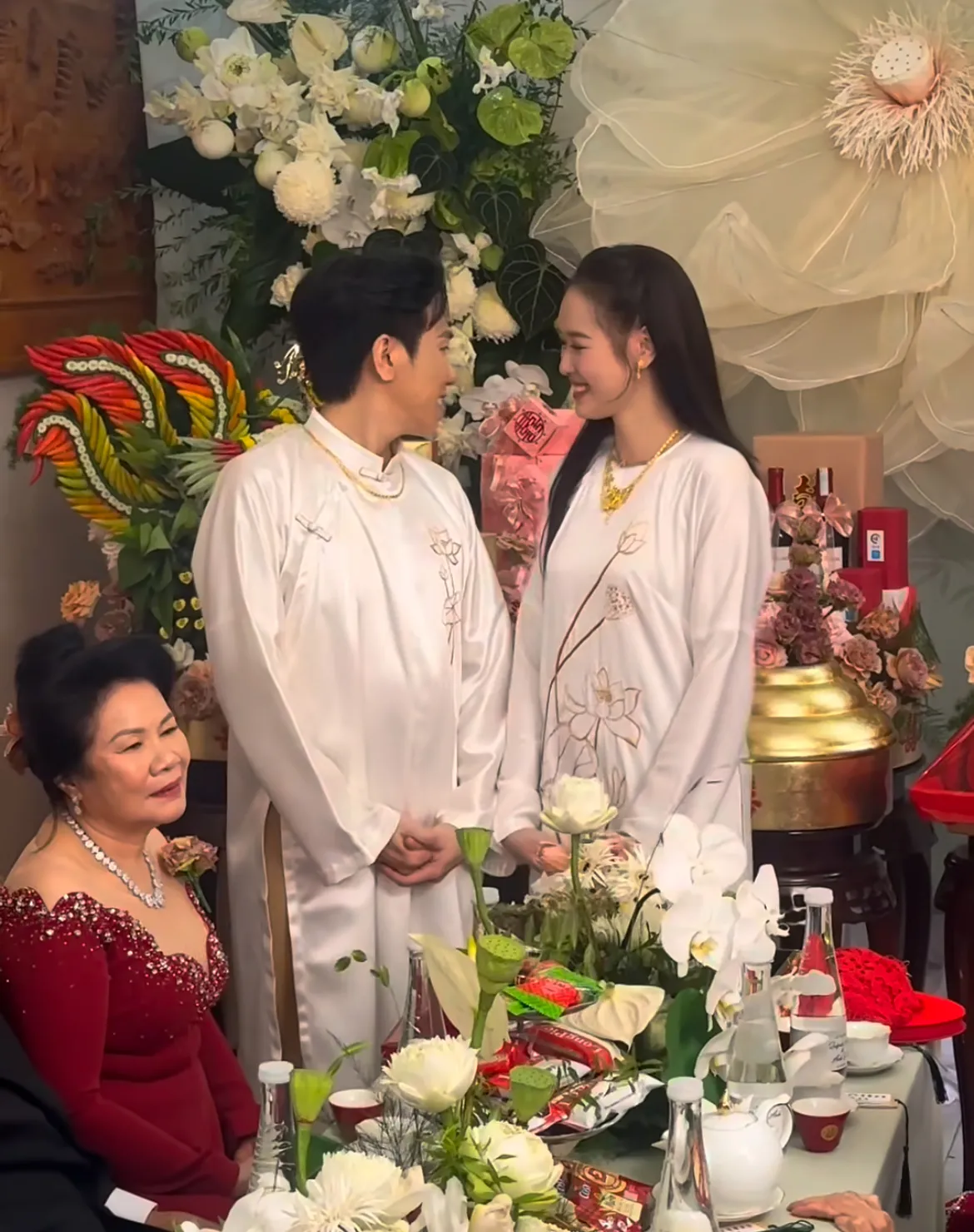 anh-duc-va-vo-to-chuc-le-gia-tien-vao-sang-nay-3