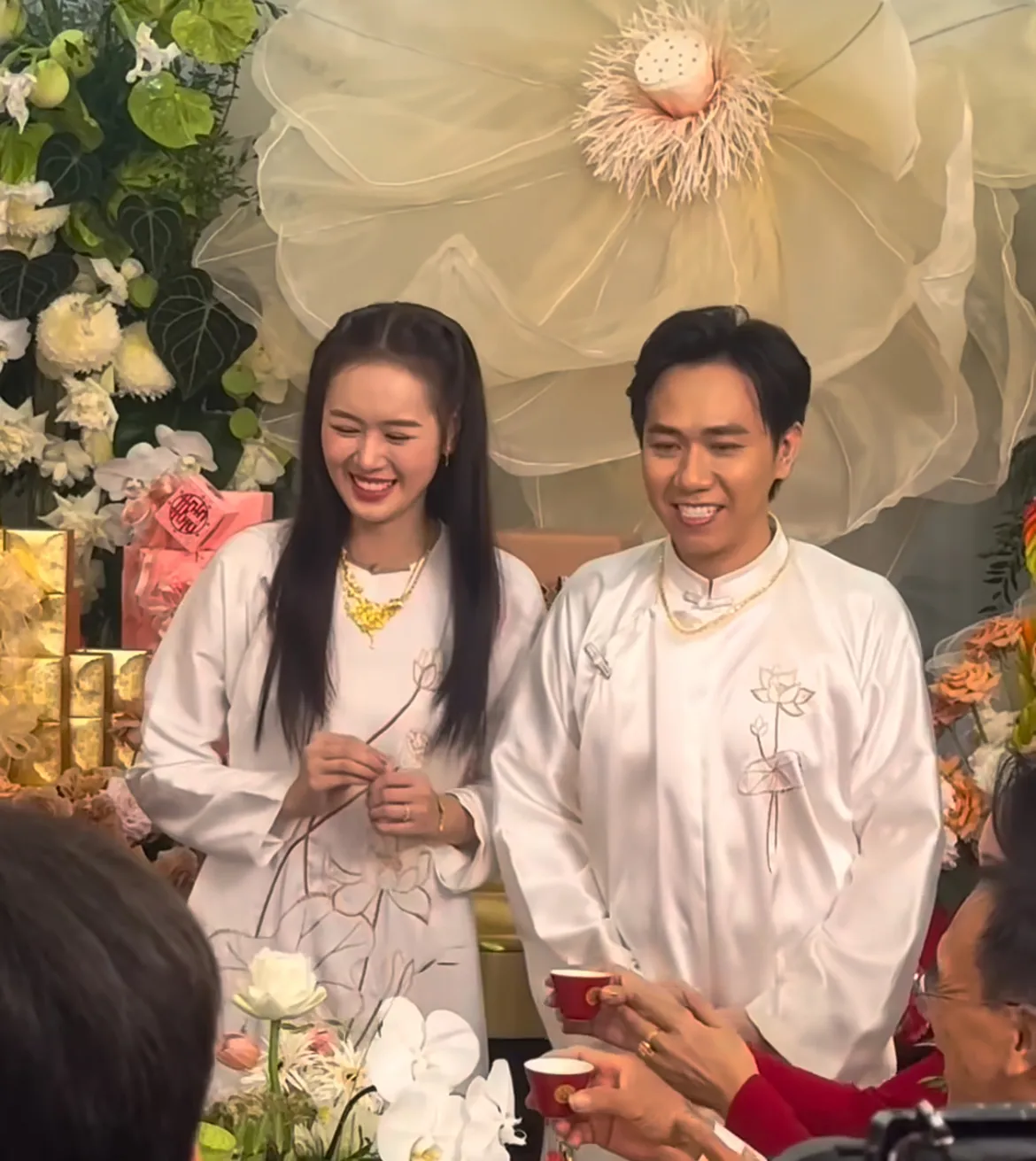 anh-duc-va-vo-to-chuc-le-gia-tien-vao-sang-nay-5