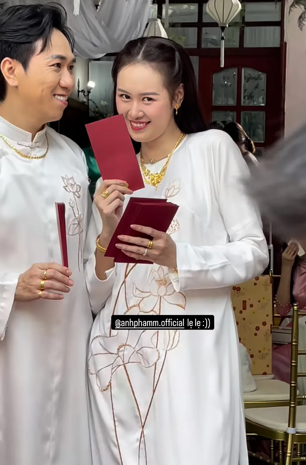 anh-duc-va-vo-to-chuc-le-gia-tien-vao-sang-nay-6