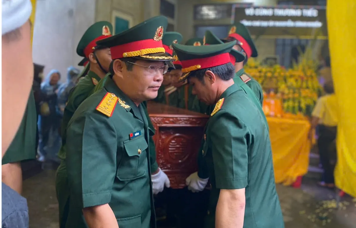nguoi-than-banbe-dong-doi-dam-mua-tien-biet-dai-uy-nguyen-dinh-khiem-1