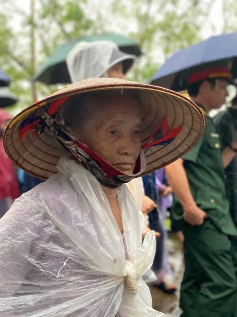 nguoi-than-banbe-dong-doi-dam-mua-tien-biet-dai-uy-nguyen-dinh-khiem-3