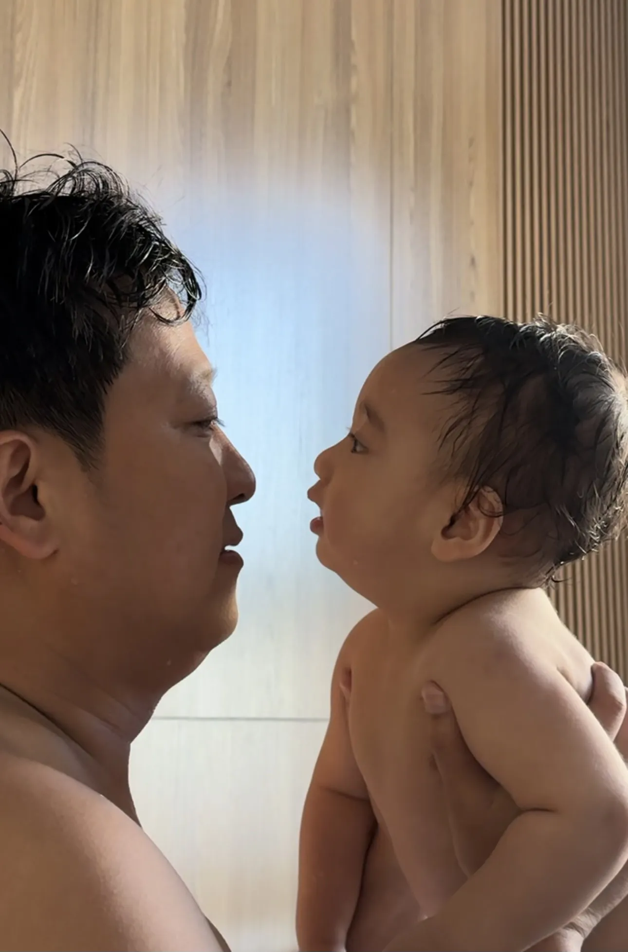 truot-tay-de-lo-dung-mao-con-trai-truong-giang-nhanh-chong-xu-ly-de-tranh-gay-chu-y-2