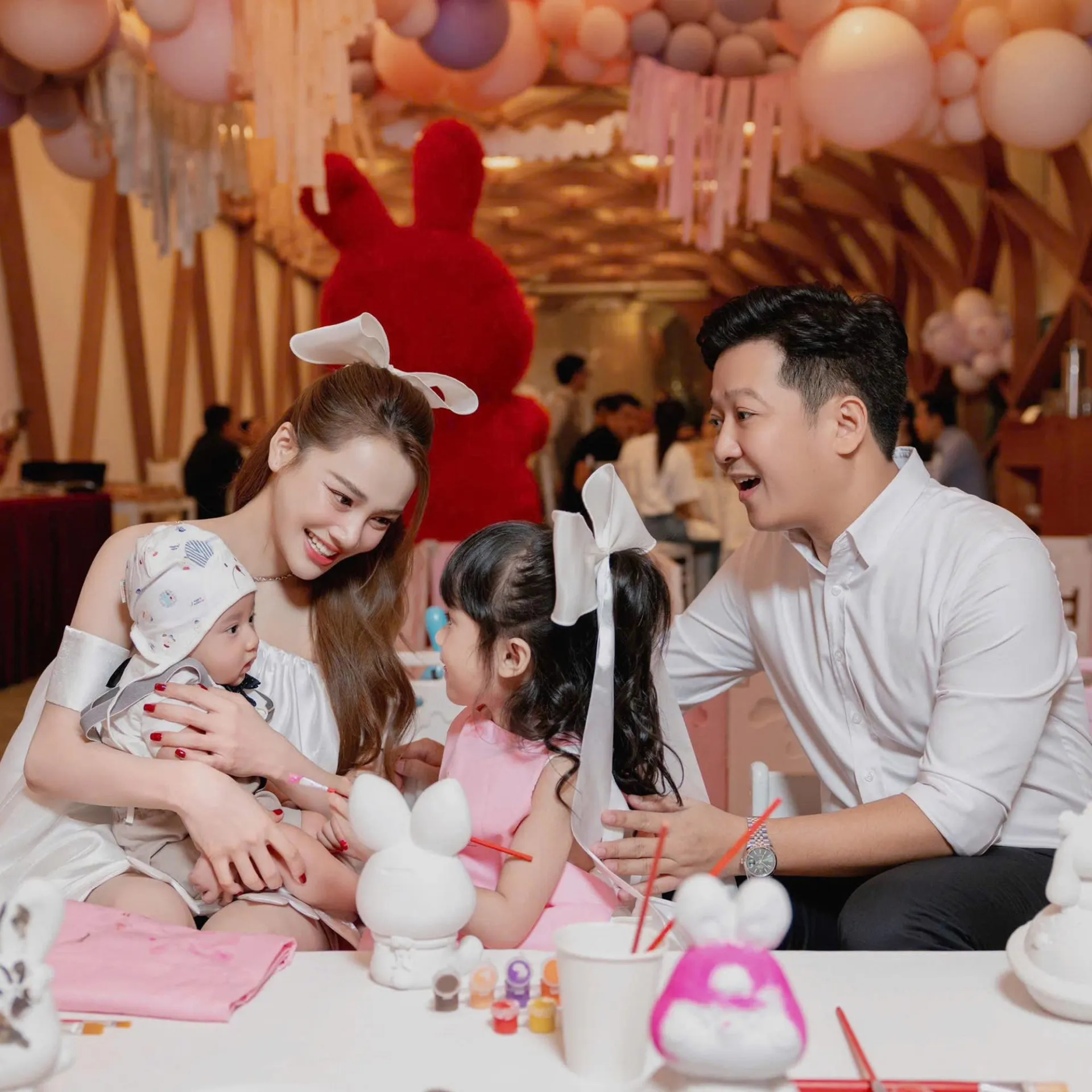 truot-tay-de-lo-dung-mao-con-trai-truong-giang-nhanh-chong-xu-ly-de-tranh-gay-chu-y-3