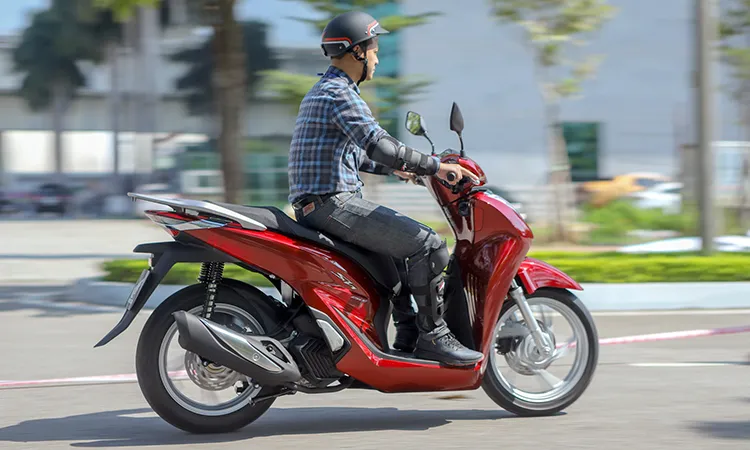 thuc-hu-thong-tin-tu-nam-2025-nguoi-co-bang-lai-xe-hang-a1-khong-duoc-lai-xe-honda-sh-3