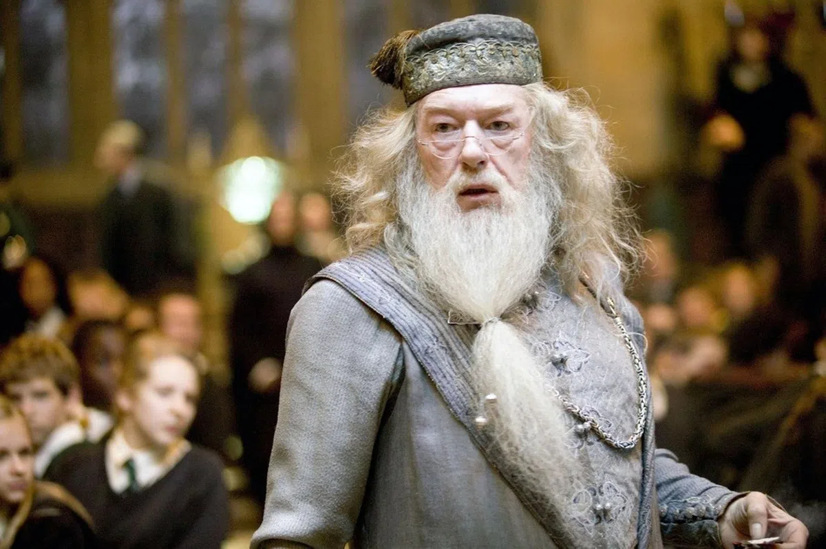 noi-buon-nhan-doi-giao-su-McGonagall-va-thay-Dumbledore-cua-harry-poster-qua-doi-cung-1-ngay-4