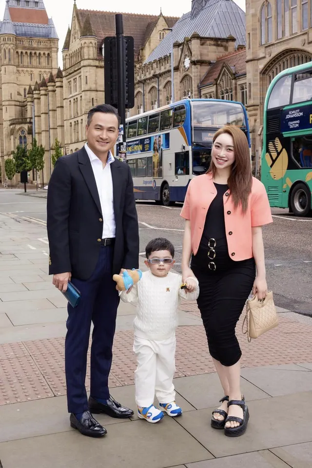 nhoc-ty-vbiz-nhan-1-ty-tien-mung-day-thang-bo-me-co-hanh-dong-dac-biet-gay-chu-y-3