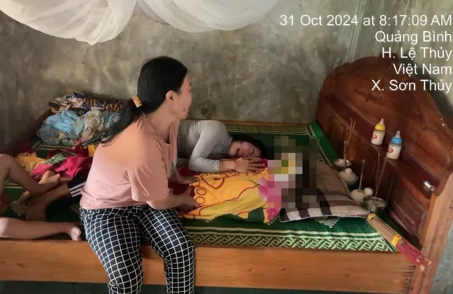 2-be-sinh-doi-qua-doi-truoc-san-nha-o-quang-binh-2