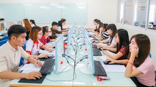 nganh-thuong-mai-dien-tu-2