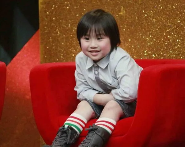 sao-nhi-bi-bo-coi-nhu-cay-rung-tien-bat-dong-phim-thau-dem-bi-benh-khong-cho-chua-8e0e3392e46d46fa8b09c07424633c47--1--1587376739-737-width600height476