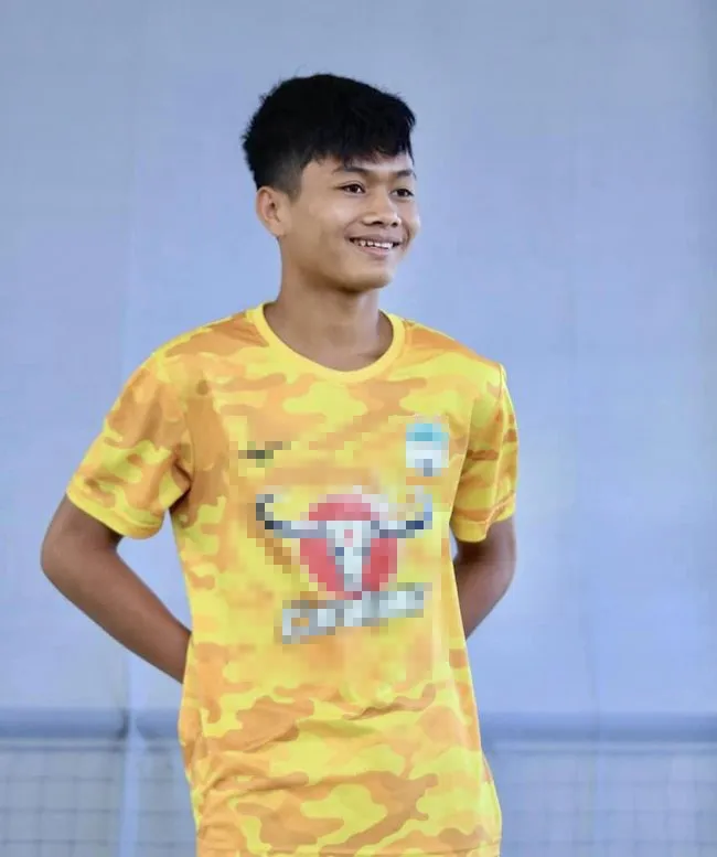 me-cau-thu-nuoc-phap-bo-dat-ten-con-la-nay-di-dan-ai-ngo-sau-16-nam-cau-be-toa-sang-1-1680842862-824-width650height777