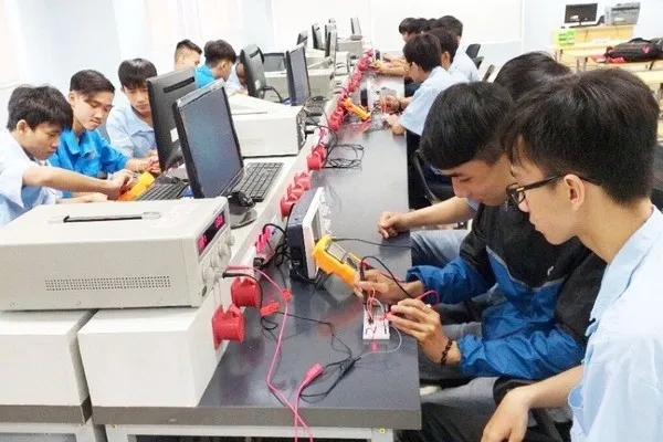 nganh-hoc-duoc-mien-giam-hoc-phi-co-co-hoi-du-hoc-nuoc-ngoai-du-doan-hot-trong-mua-tuyen-sinh-2023-2