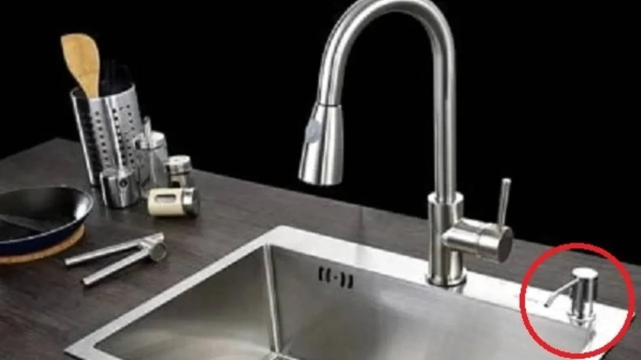 cong-dung-than-ky-cua-lo-nho-tren-bon-rua-chen (1)