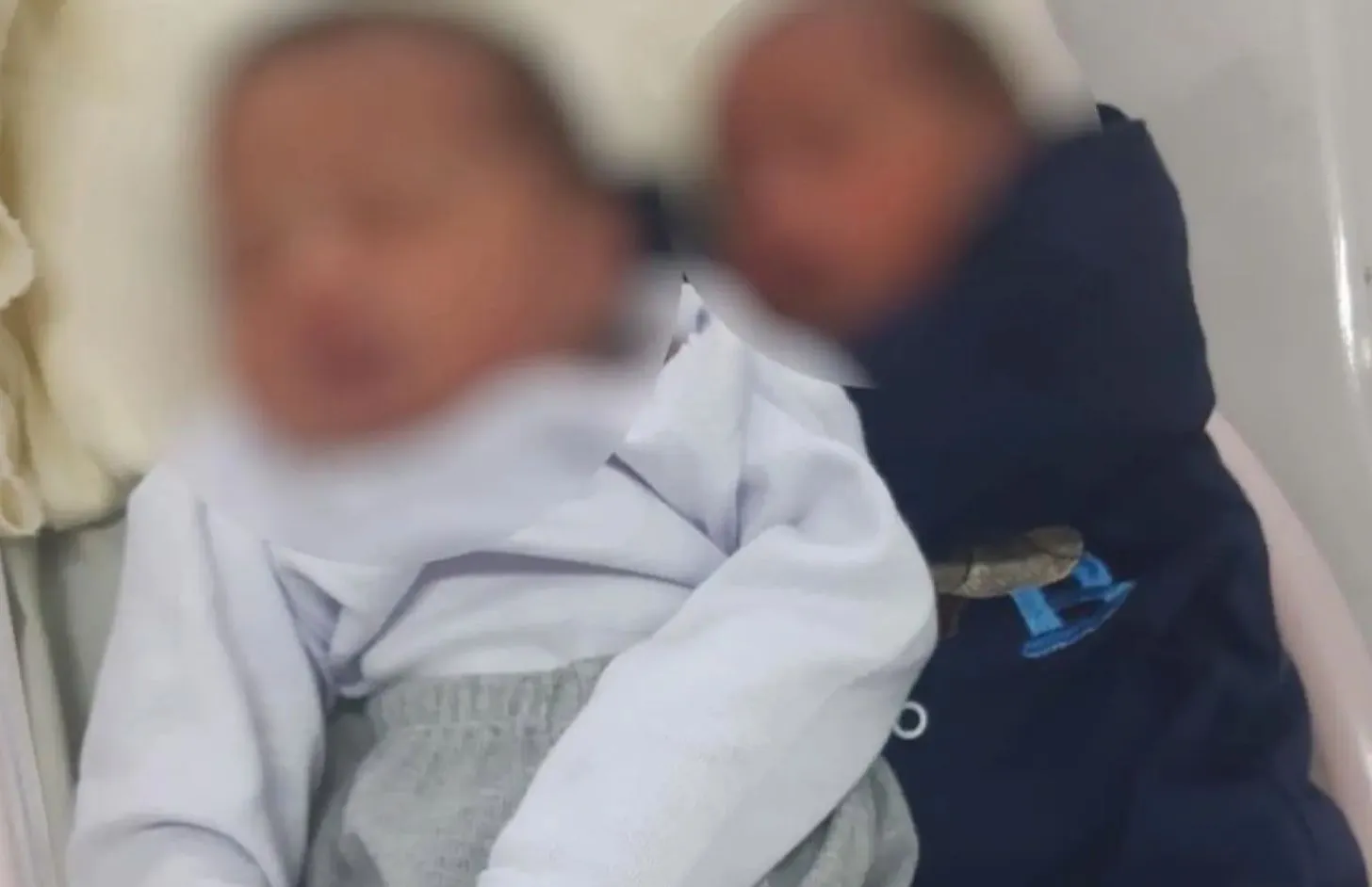 cap-song-sinh-co-kieu-toc-khac-nhau-nguoi-chong-di-xet-nghiem-adn-thi-phat-hien-su-that1