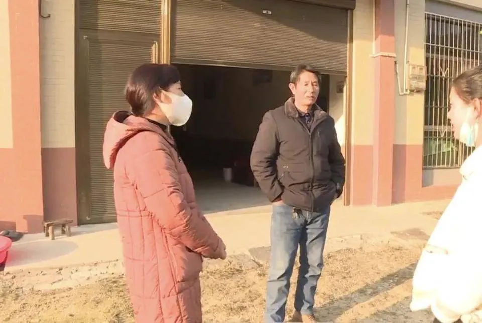 nguoi-vo-bo-di-30-nam-nay-tro-ve