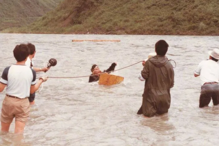 bi-mat-sau-loat-canh-tay-du-ky-1986-3