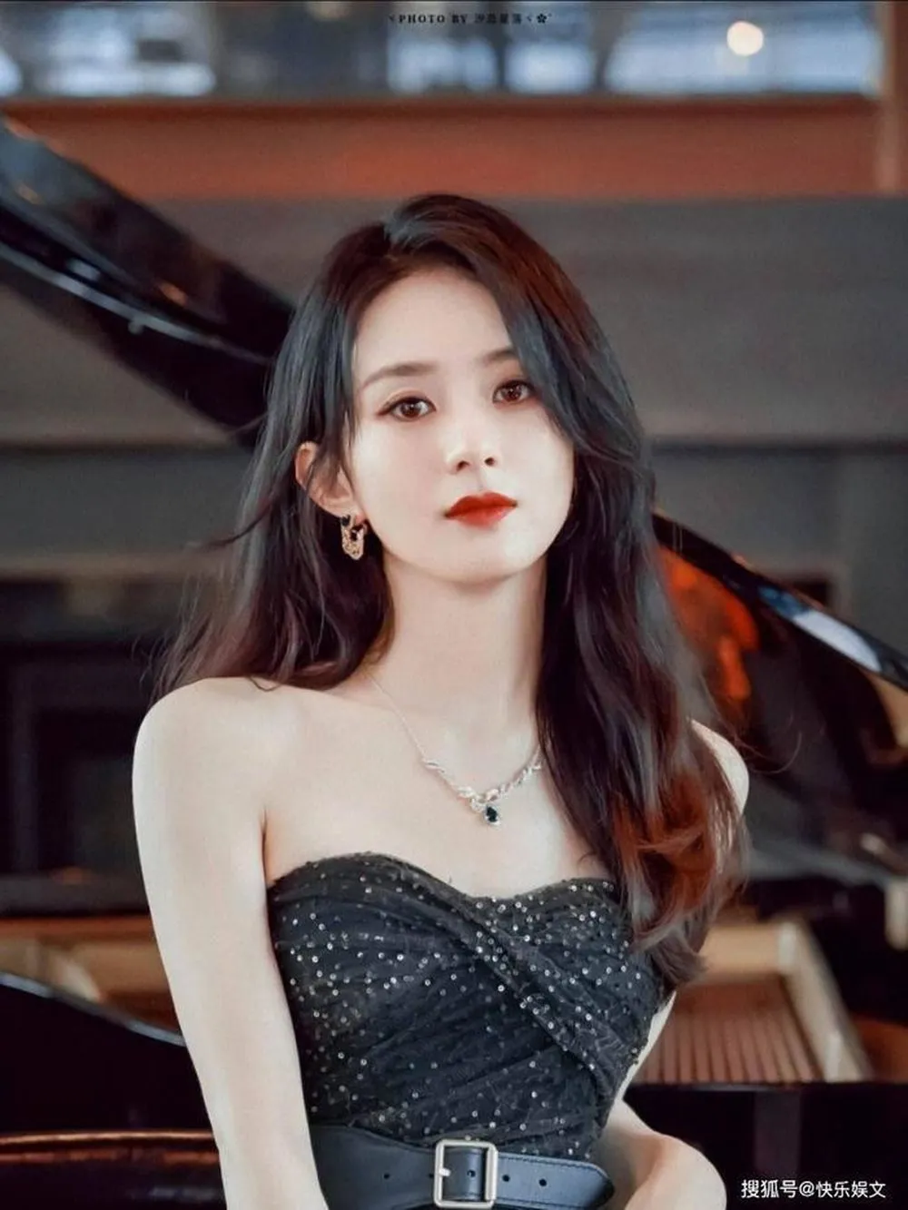 trieu-le-dinh-vuong-nghi-van-tai-hon-thong-qua-chi-tiet-nho-1