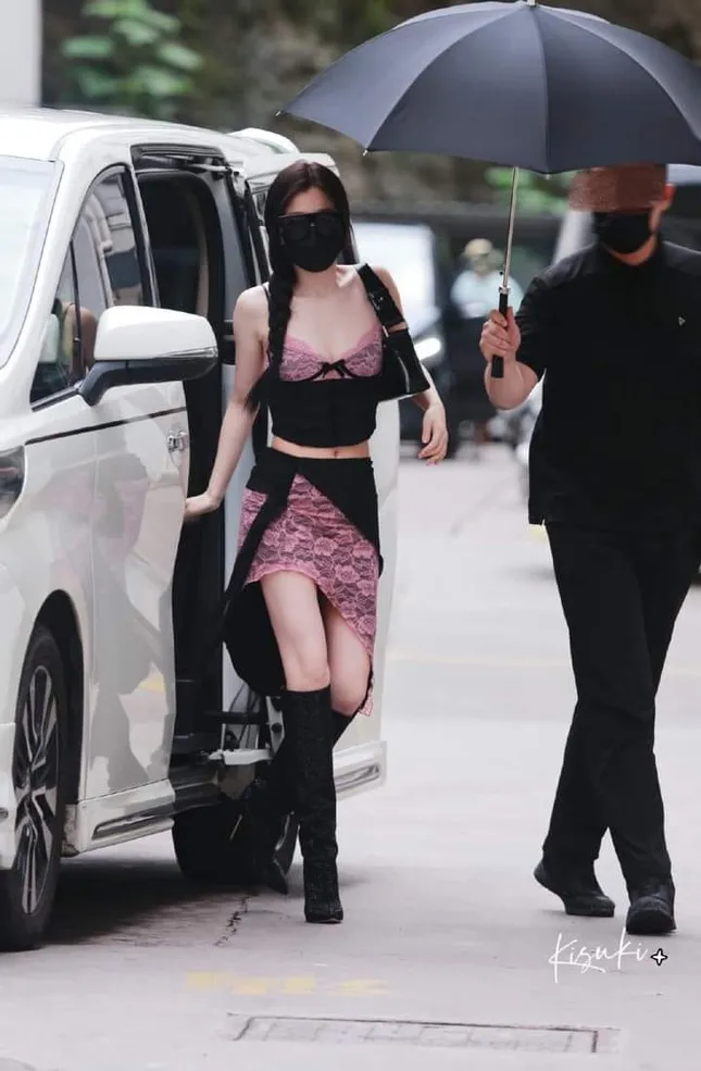 thoi-trang-gay-kho-hieu-cua-nu-chinh-van-chi-vu 6