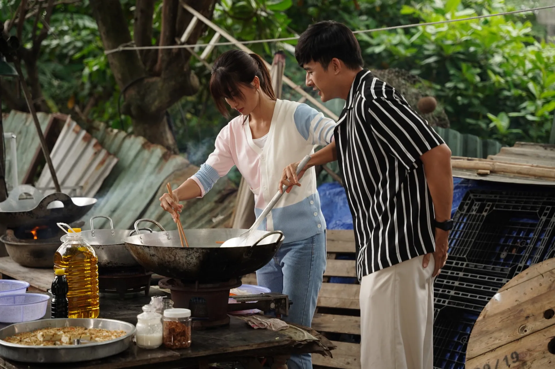 phim-duoi-bong-cay-binh-yen.jpg 3