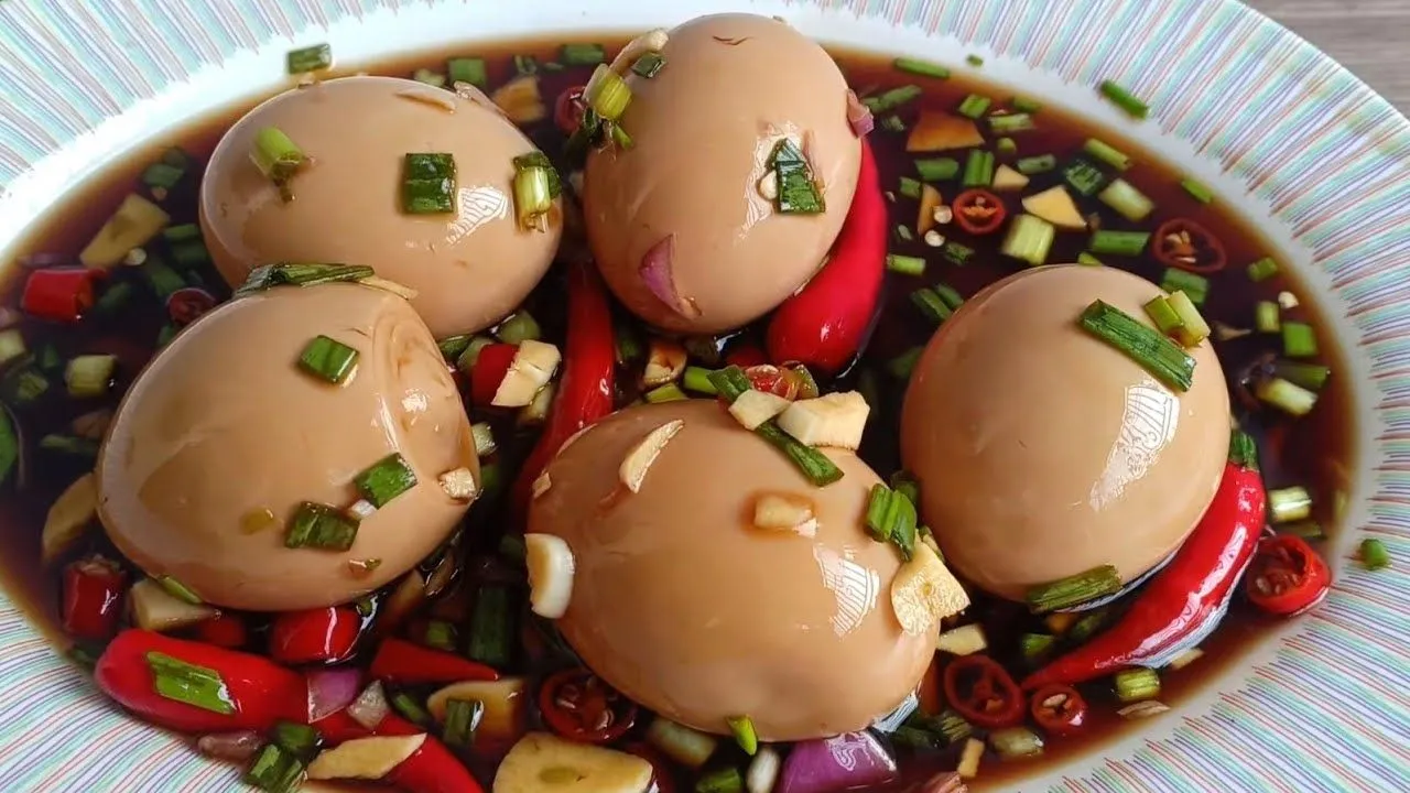 luoc trung cut bao nhieu phut