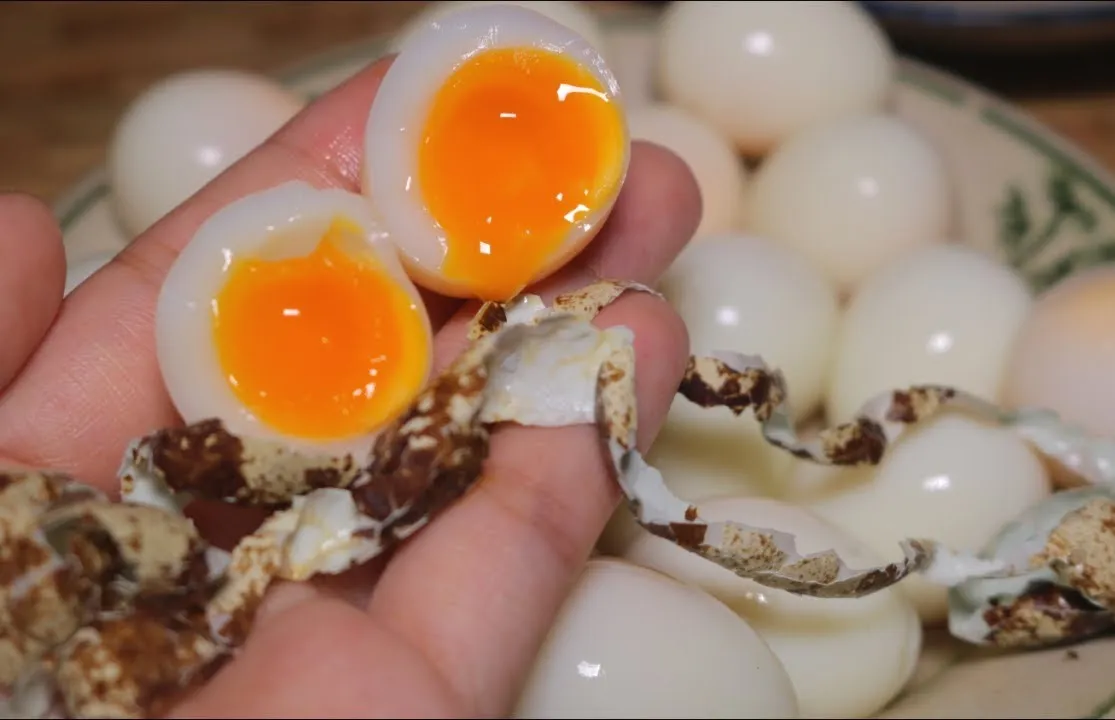 luoc trung cut bao nhieu phut