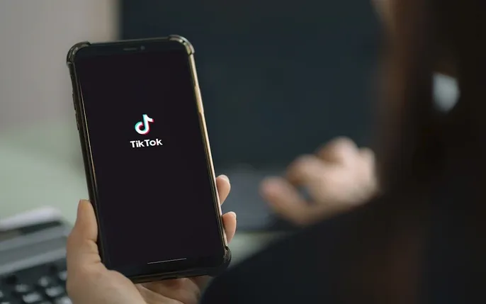 phat-hien-con-gai-mac-vay-ngan-quay-clip-nguoi-lon (2)