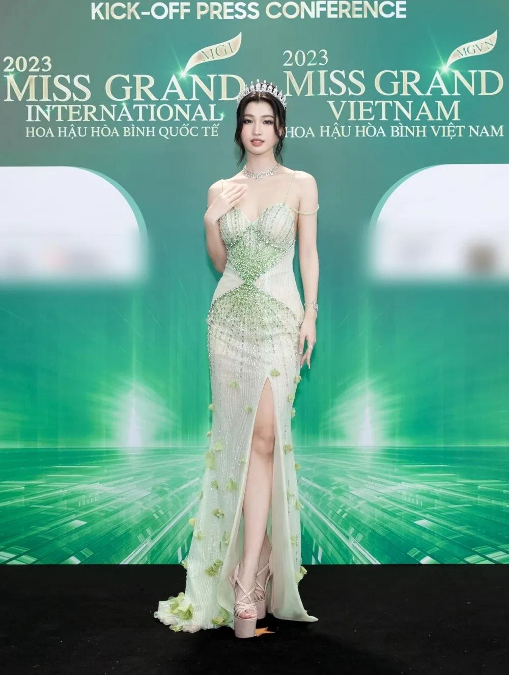 a-hau-phuong-nhi-tham-gia-dau-truong-sac-dep (3)