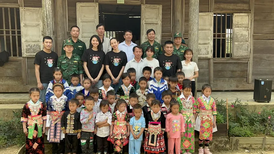thuy-tien-ve-que-quang-linh-lam-dieu-dac-biet (2)