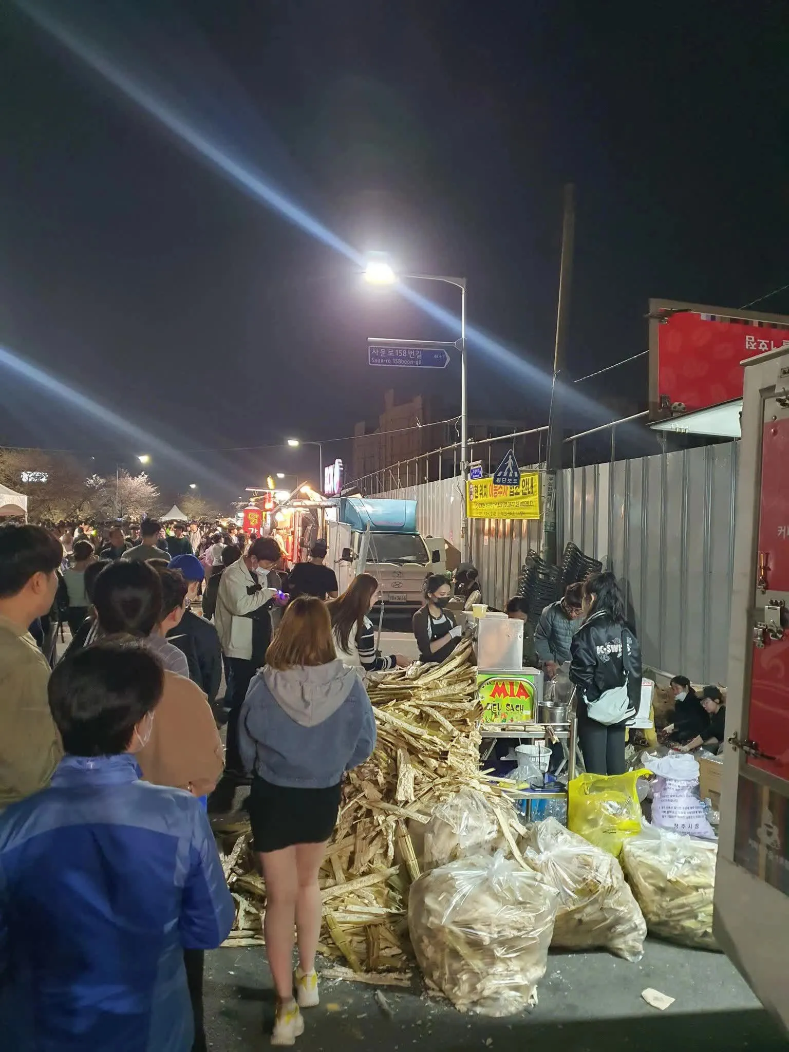 9x-dung-sau-xe-nuoc-mia-gay-sot-mxh (6)