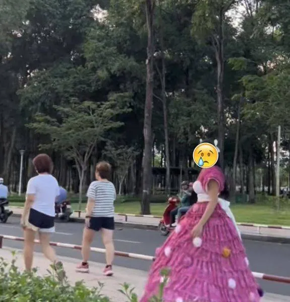 du-trend-mac-vay-con-chua-di-sieu-thi (2)