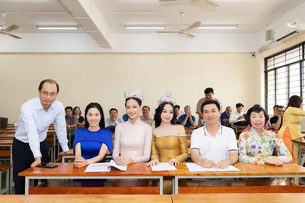 do-sac-cung-bao-ngoc-hoa-hau-thanh-thuy-1m75-phai-lep-ve (5)