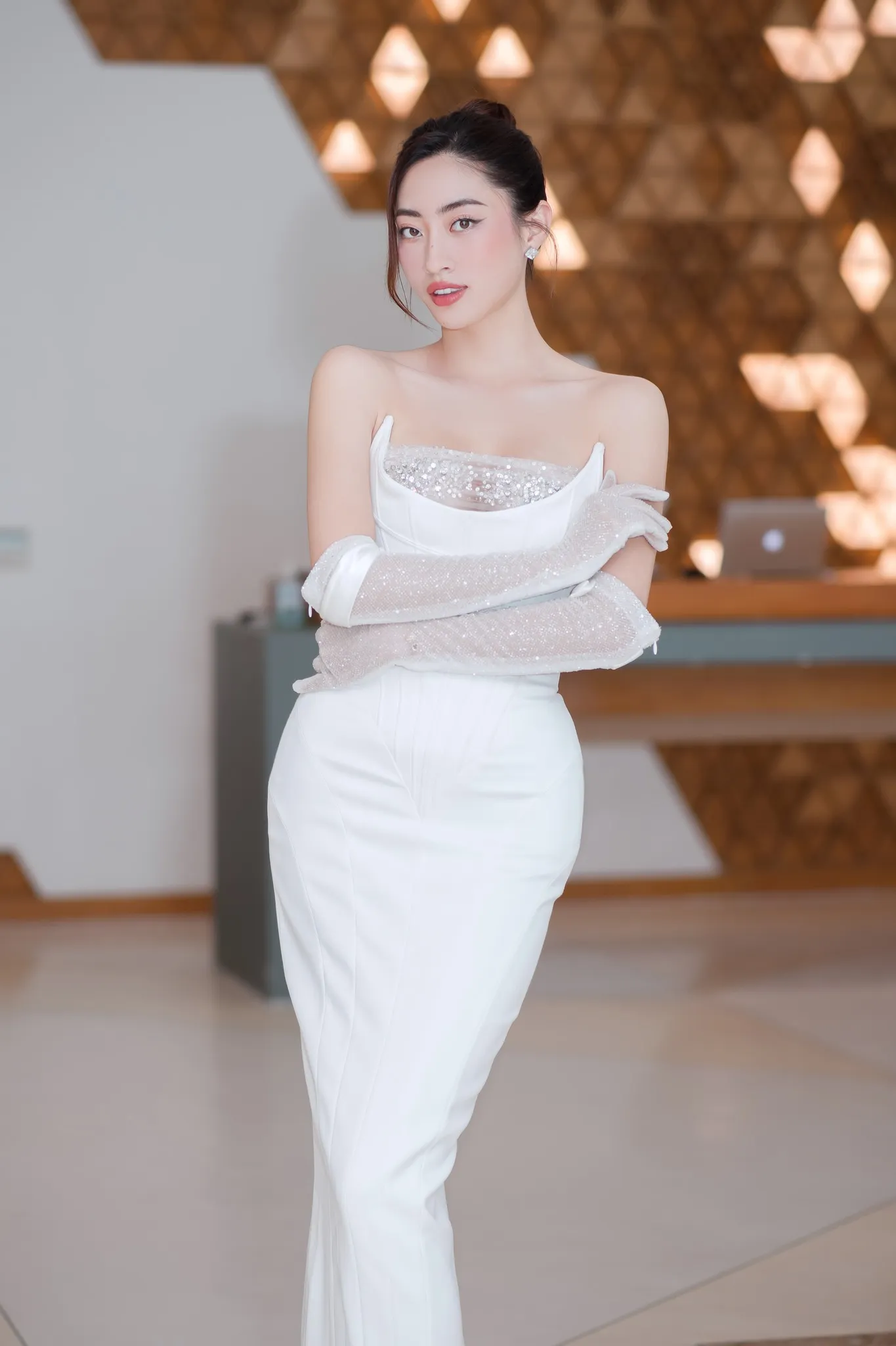 hoa-hau-luong-thuy-linh-gay-tranh-cai-voi-phat-ngon-chan-dai-cap-dai-gia (3)