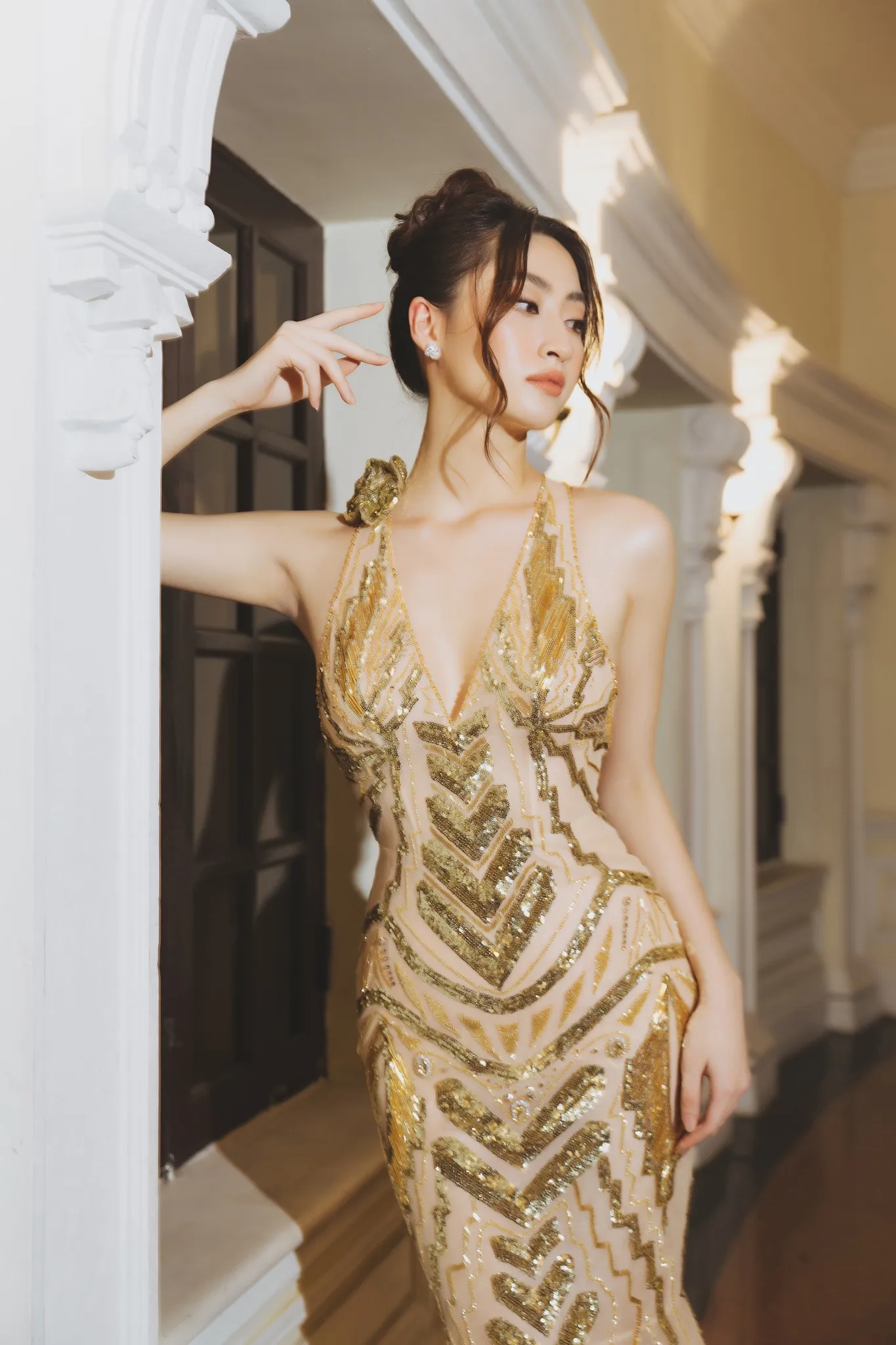 hoa-hau-luong-thuy-linh-gay-tranh-cai-voi-phat-ngon-chan-dai-cap-dai-gia (4)