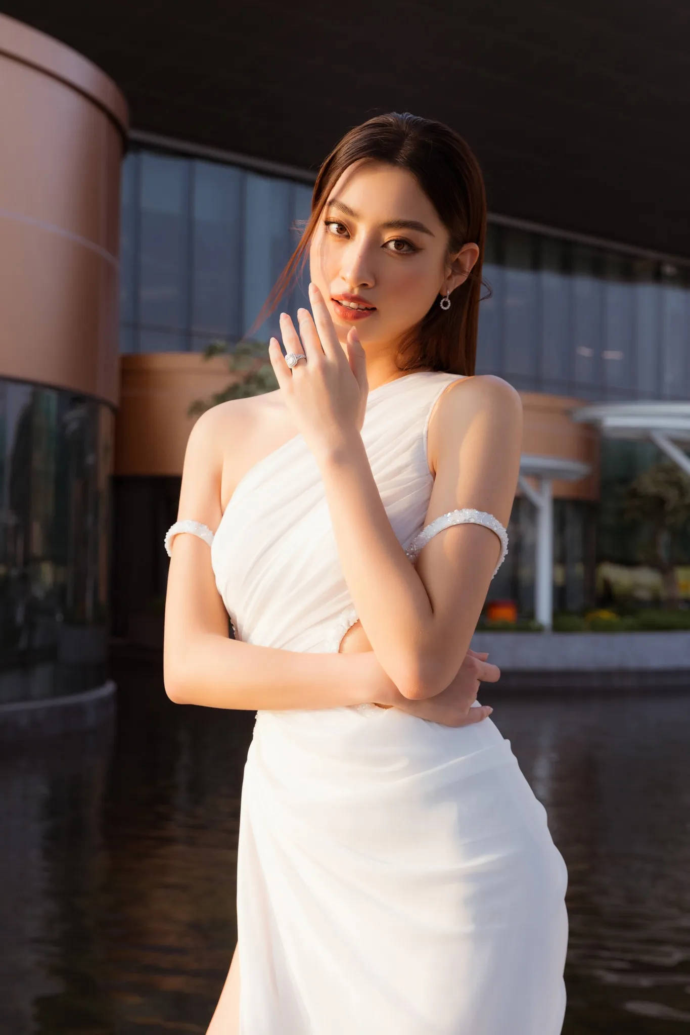 hoa-hau-luong-thuy-linh-gay-tranh-cai-voi-phat-ngon-chan-dai-cap-dai-gia (5)