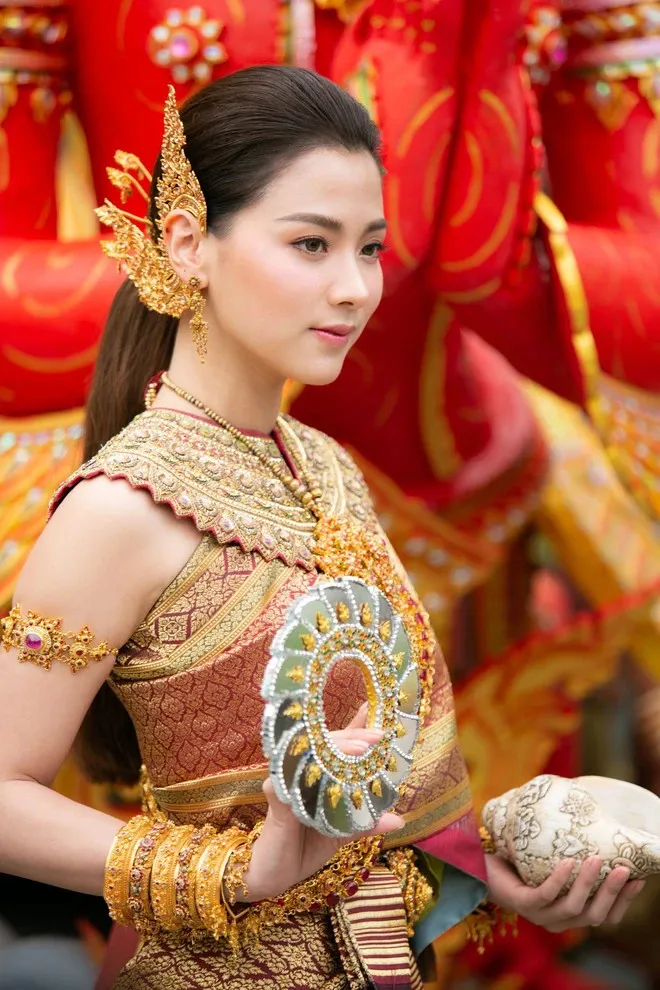 my-nhan-thai-lan-baifein-gay-nao-loan-voi-nhan-sac-cuc-pham (7)