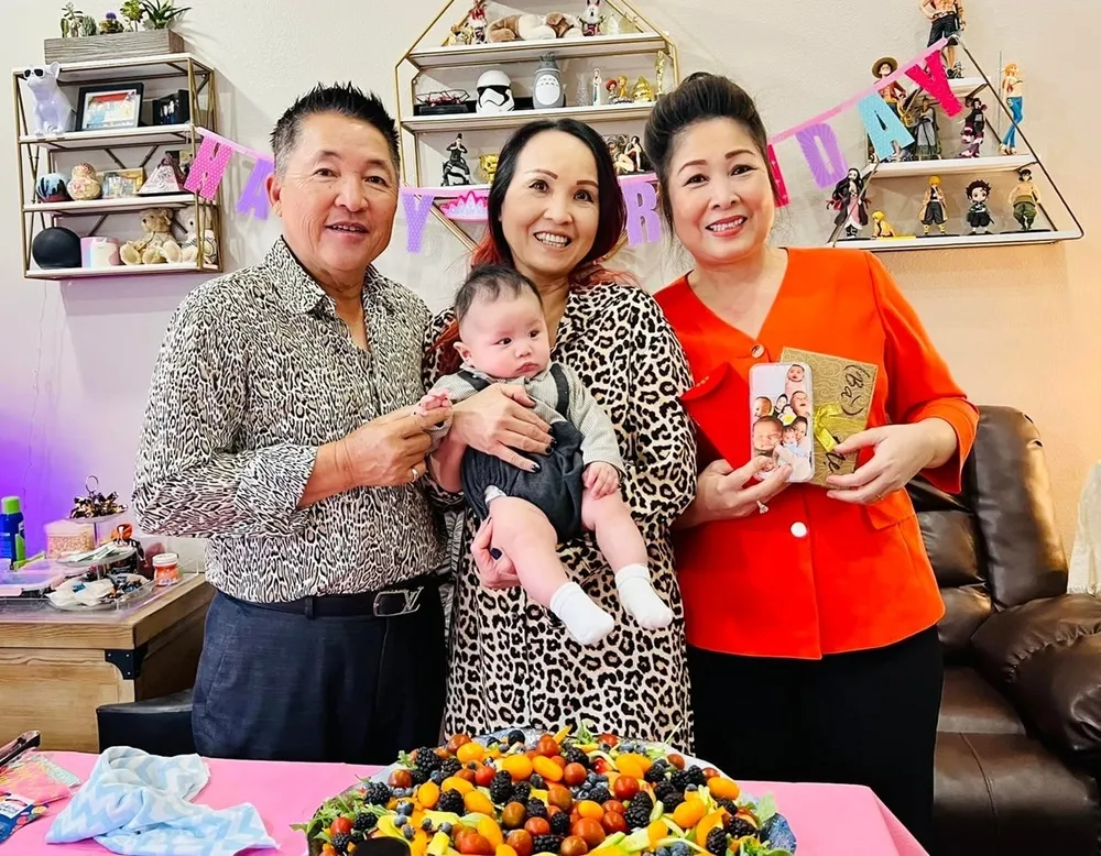 nghe-si-hong-van-choi-voi-ban-roi-cho-con-gai-cuoi-con-trai-cua-ban (2)