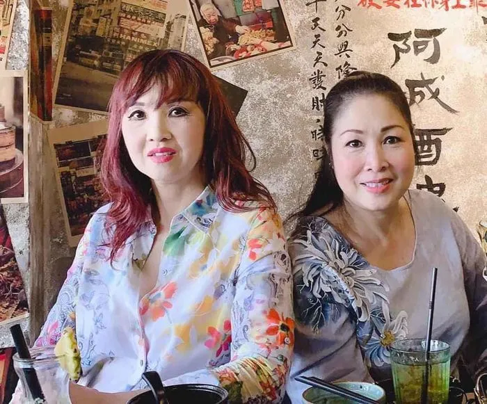 nghe-si-hong-van-choi-voi-ban-roi-cho-con-gai-cuoi-con-trai-cua-ban (3)