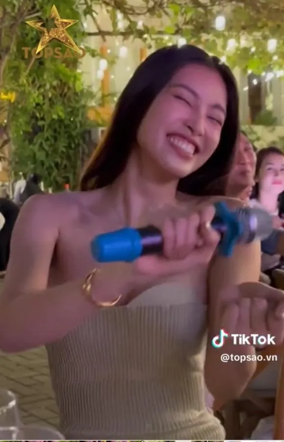 di-dam-cuoi-vui-qua-da-hoa-hau-tieu-vy-gap-su-co-ho-henh-de-lo-noi-y (12)