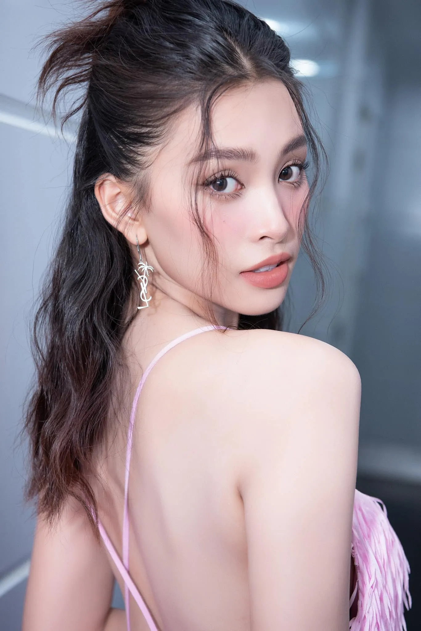 di-dam-cuoi-vui-qua-da-hoa-hau-tieu-vy-gap-su-co-ho-henh-de-lo-noi-y (6)