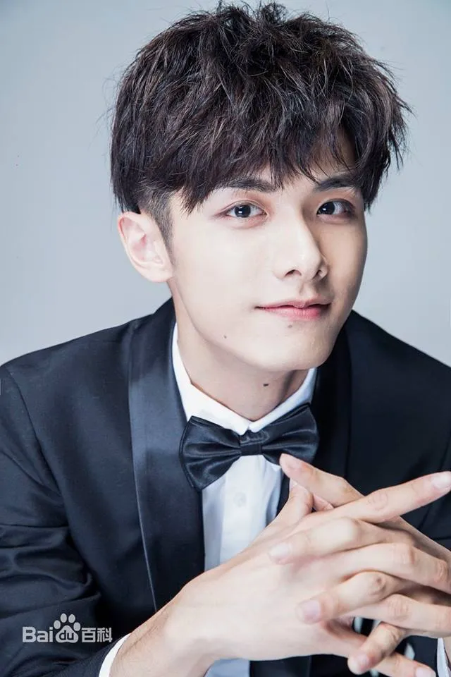 nam-dien-vien-thua-nhan-ngu-voi-nhieu-ong-lon-de-co-vi-the-trong-showbiz (2)