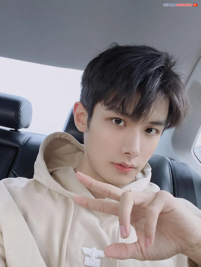 nam-dien-vien-thua-nhan-ngu-voi-nhieu-ong-lon-de-co-vi-the-trong-showbiz (4)