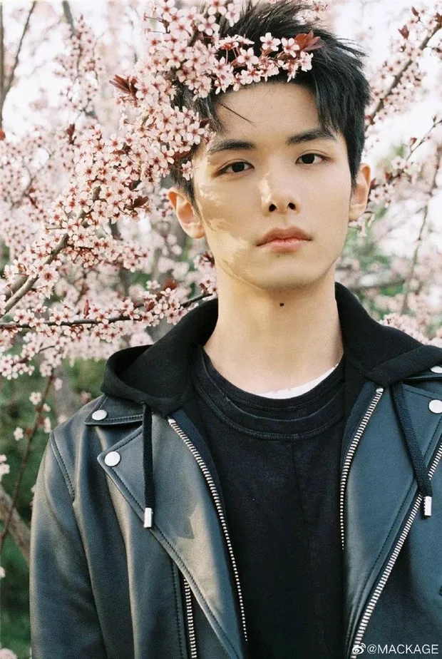 nam-dien-vien-thua-nhan-ngu-voi-nhieu-ong-lon-de-co-vi-the-trong-showbiz (6)