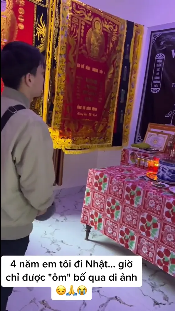 tro-ve-sau-4-nam-di-nhat-nam-thanh-nien-ngoi-that-than-om-di-anh-bo (13)