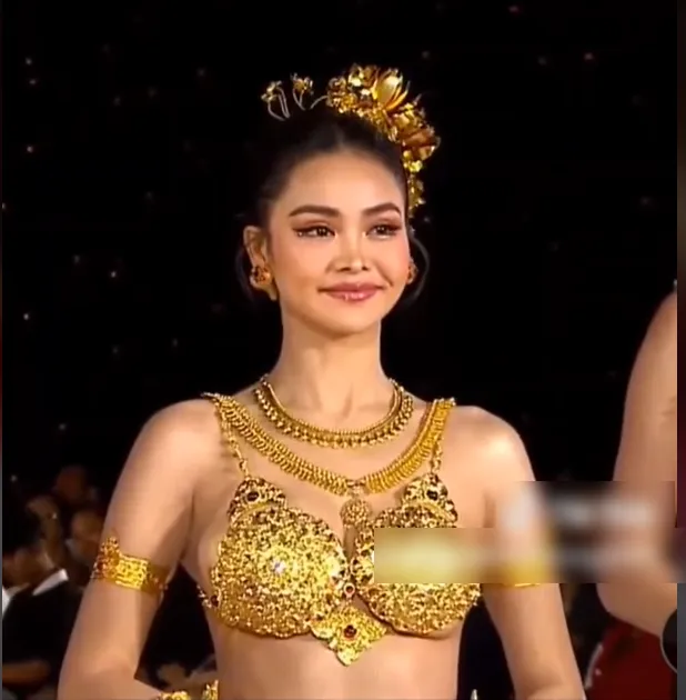 di-na-xu-ep-engfa-waraha-de-ga-cung-xuat-hien-nhu-no-ty-cho-miss-grand-2022-khien-fan-bua-xuc (5)
