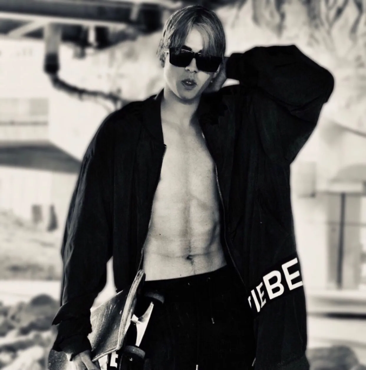 nam-dien-vien-qua-doi-sau-12-lan-phau-thuat-giong-jimin-bts (1)