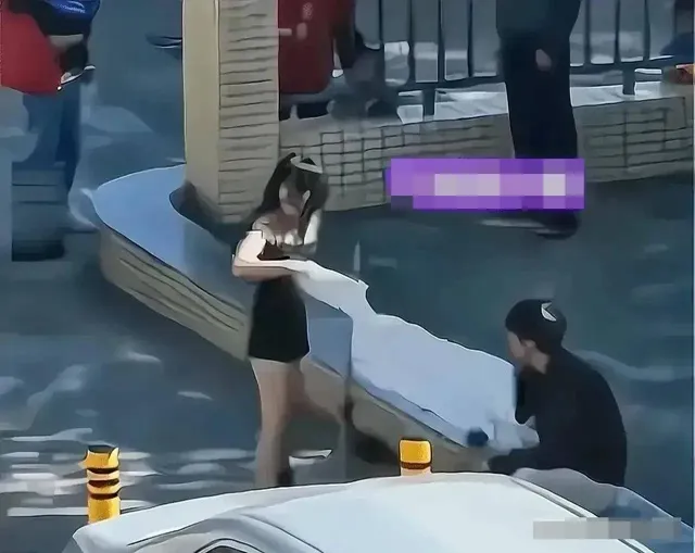 phat-hien-bi-cam-sung-truoc-ngay-cuoi-co-gai-xe-do-giua-duong-khien-dan-tinh-do-mat (1)