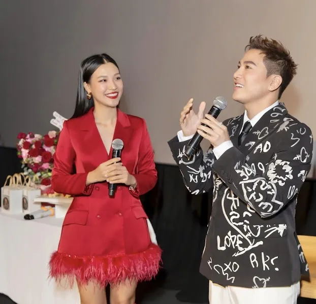 hau-ly-hon-chong-tay-hoang-oanh-chay-show-kiem-com-bang-xe-may-elly-tran-cuc-luc-ban-hang-online (6)