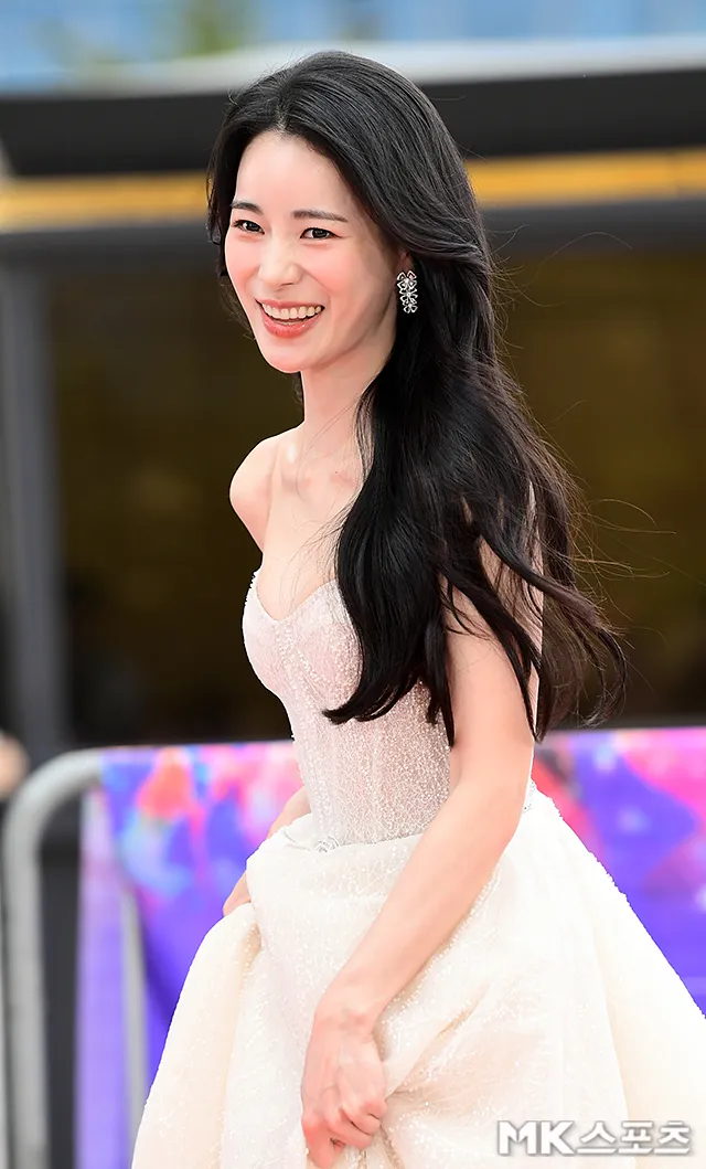 dan-sao-kip-long-lay-do-bo-tham-do-baeksang -2023 (6)