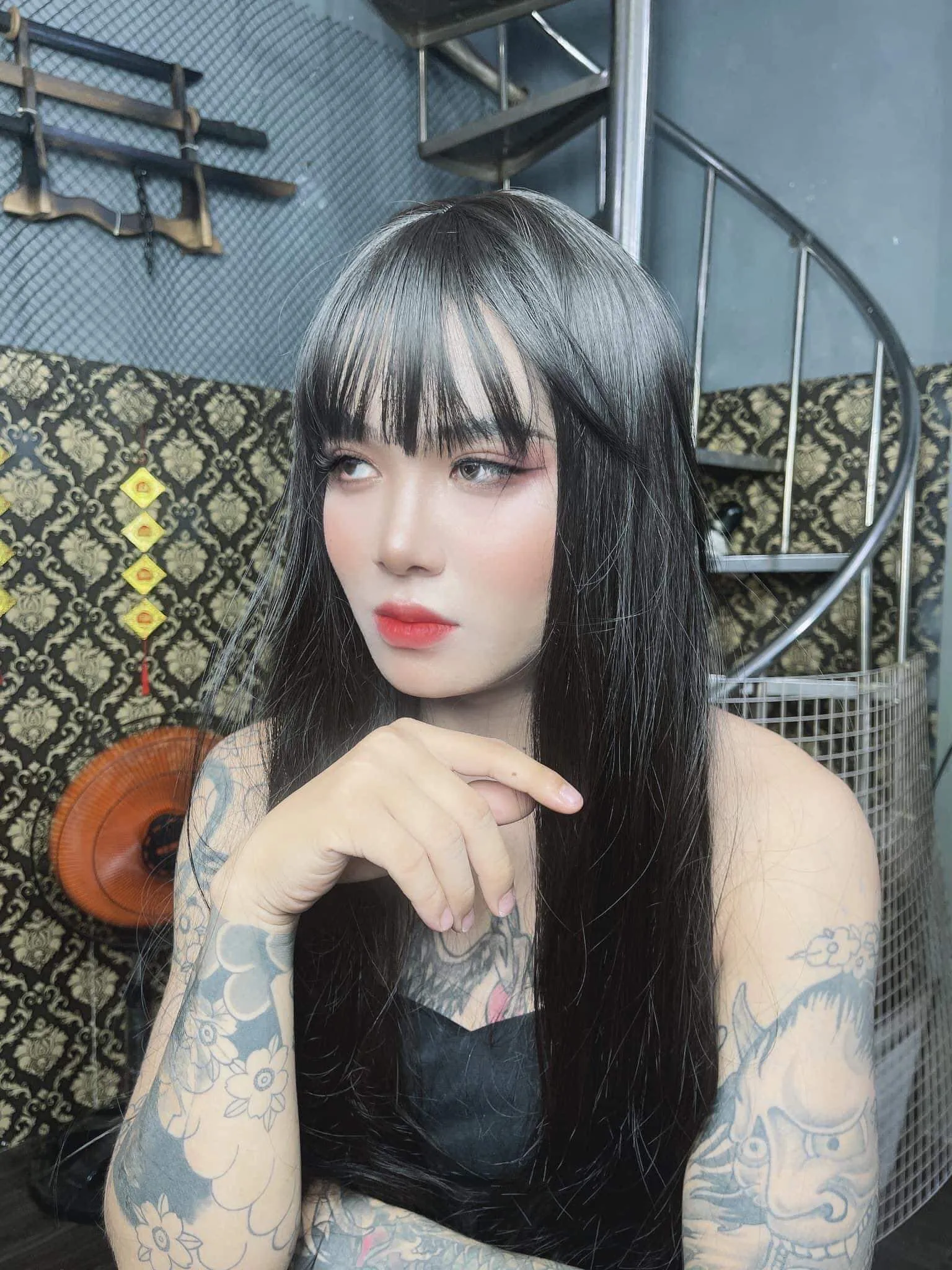 chan-dong-loat-anh-khi-nha-co-vo-lam-make-up (15)